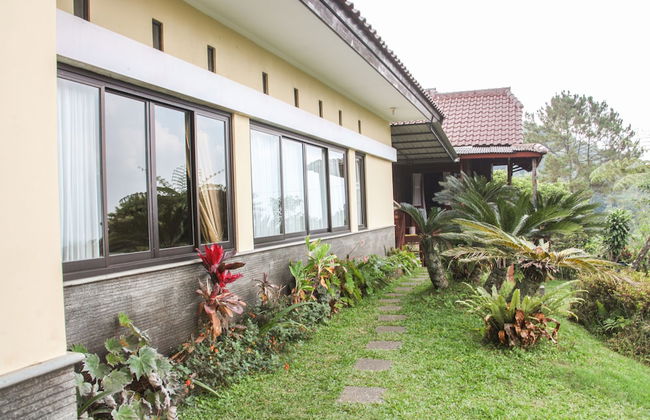 Aldeoz Ciater Cikole Villa Subang - Foto 11