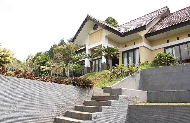 Aldeoz Ciater Cikole Villa Subang - Foto 13