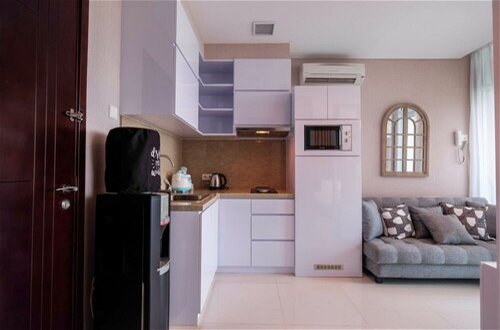 Foto 13 - Brooklyn Alam Sutera Studio Apartment with Sofa Bed