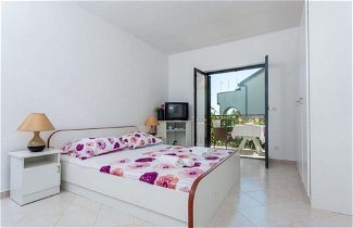Foto 3 - Aesthetic Apartment With Balcony and Sea View
