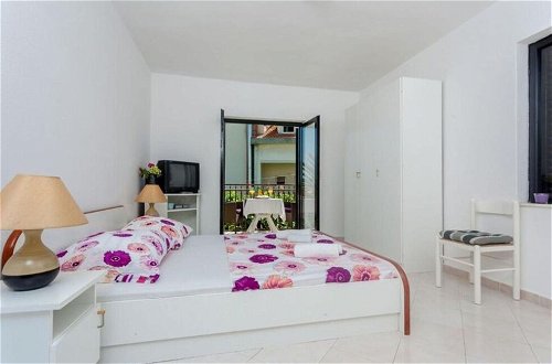 Foto 1 - Aesthetic Apartment With Balcony and Sea View