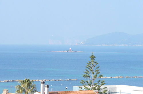 Photo 21 - Emerald Apartment With Sea View