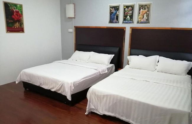 Comfortable Family Room for 4 People in Kuching With Ac - Amida Point Services - Photo 1