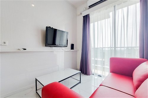 Photo 5 - Nice And Comfy Studio Room At Sky House Bsd Apartment
