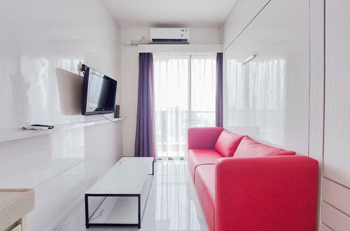 Foto 7 - Nice And Comfy Studio Room At Sky House Bsd Apartment