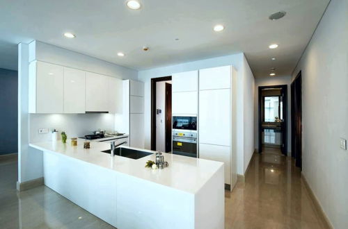 Photo 4 - Two-bedroom Executive Serviced Apartment Oakwood Suites La Maison