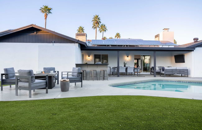 Grayhawk by Avantstay Modern Home w/ Pool, Hot Tub, Bocce, Fire Pit, Pool Table, Putt-putt & Putting Green - Foto 28