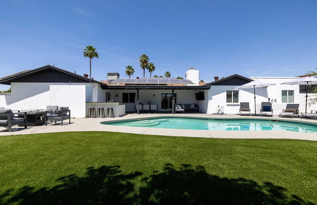 Grayhawk by Avantstay Modern Home w/ Pool, Hot Tub, Bocce, Fire Pit, Pool Table, Putt-putt & Putting Green - Foto 21
