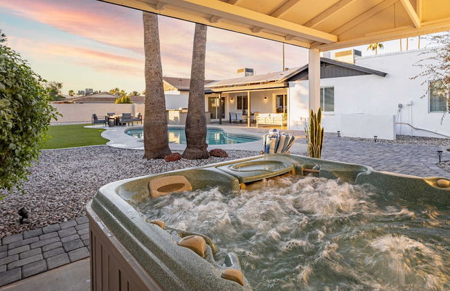 Grayhawk by Avantstay Modern Home w/ Pool, Hot Tub, Bocce, Fire Pit, Pool Table, Putt-putt & Putting Green - Foto 33