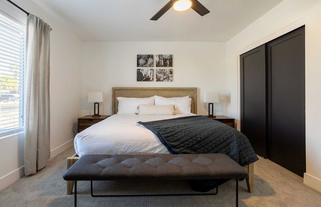 Grayhawk by Avantstay Modern Home w/ Pool, Hot Tub, Bocce, Fire Pit, Pool Table, Putt-putt & Putting Green - Foto 2