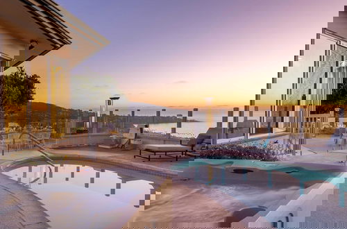 Foto 5 - Vista by Avantstay Stunning Estate w/ Views of the Pacific Ocean Pool & Spa
