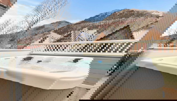 Photo 1 - Legacy House by Avantstay Beautiful 4bdr Home in Great Location w/ Hot Tub