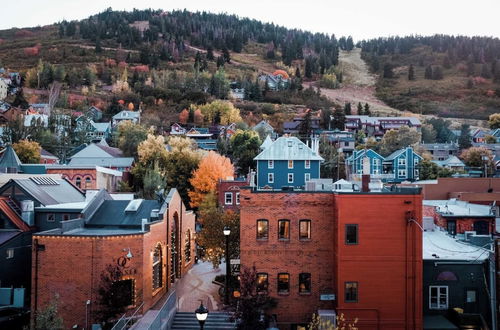 Photo 8 - Woodside Getaway by Avantstay Character Home Close To Park City Resort w/ Hot Tub