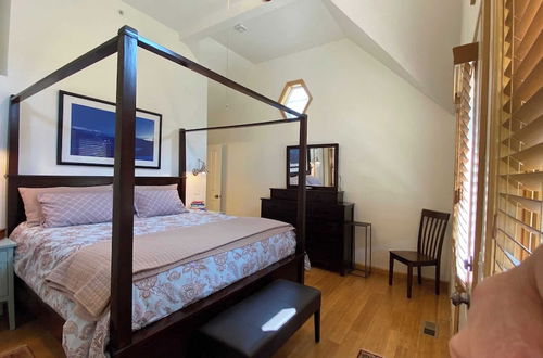 Photo 15 - Woodside Getaway by Avantstay Character Home Close To Park City Resort w/ Hot Tub