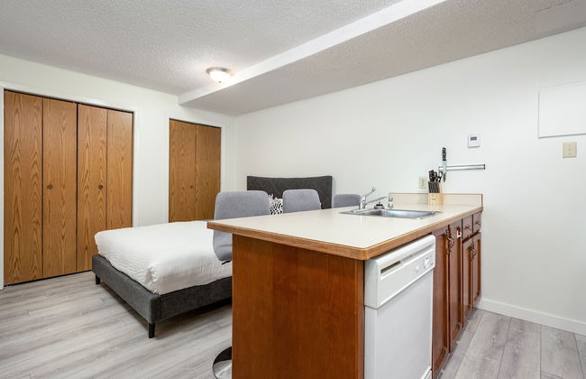 Fully RENOVATED Studio | Ski In/Out: Closest Condo to Lift | Pool & Hot Tubs - Foto 4