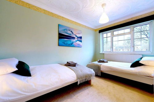 Photo 12 - Captivating 4-bed House in Milton Keynes