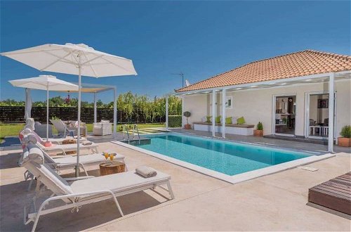 Foto 13 - Madini Luxury Villa With Private Pool