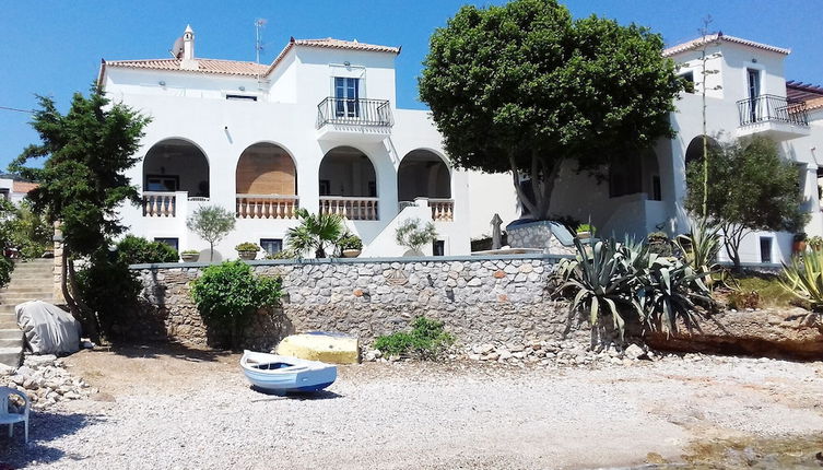 Foto 1 - Beachfront Spetses Spectacular Fully Equipped Traditional Villa Families,groups