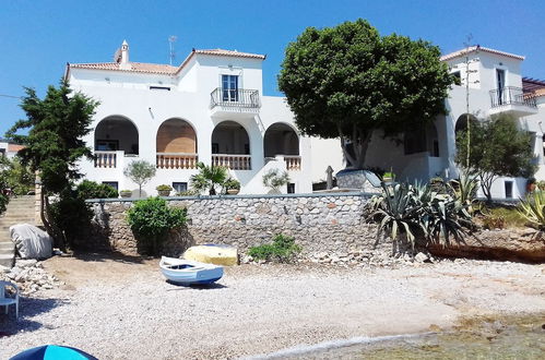 Foto 1 - Beachfront Spetses Spectacular Fully Equipped Traditional Villa Families/groups