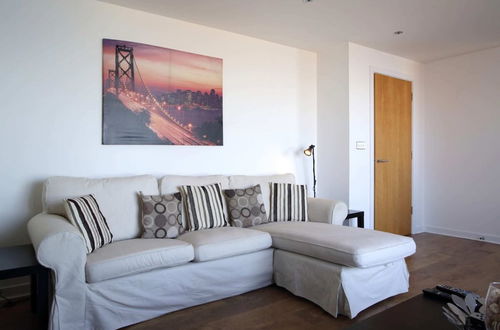 Photo 12 - Modern Apartment in Leith With Sea Views