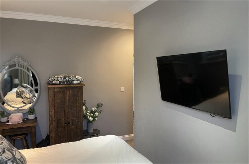 Photo 6 - Stunning 2-bed-2bath Apt in Whitby With Parking