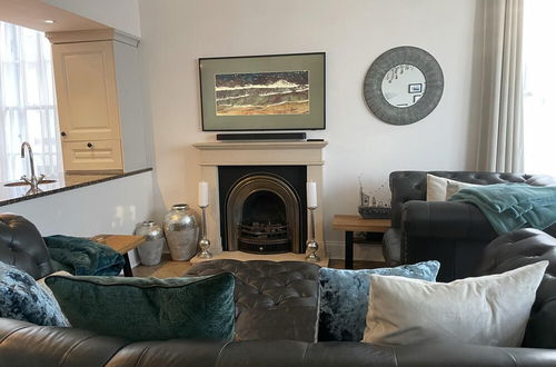 Photo 15 - Stunning 2-bed-2bath Apt in Whitby With Parking