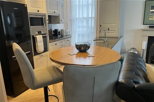 Foto 13 - Stunning 2-bed-2bath Apt in Whitby With Parking