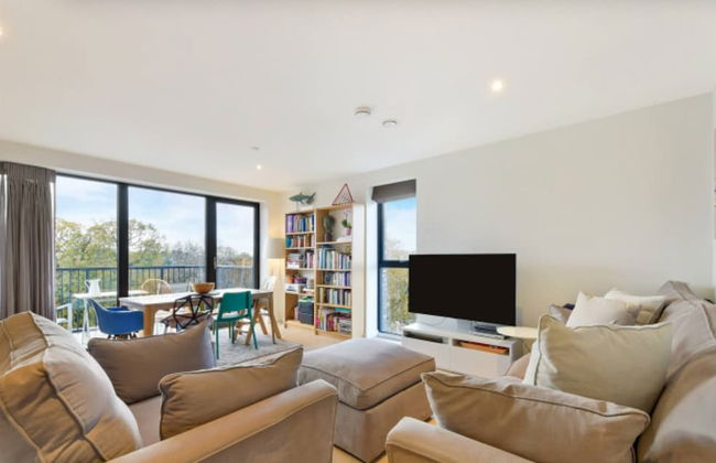 Lovely Luminous 3 Bed Flat, With Secure Ev Parkng - Foto 1