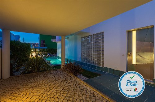 Foto 54 - Villa With Private Pool, Garden, Terrace and Marina View