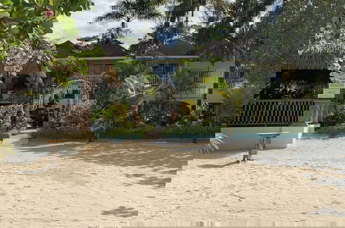 Foto 5 - Comfy Stay In Jamaica -enjoy 7 Miles Of White Sand Beach! 2 Bedroom Villa by RedAwning