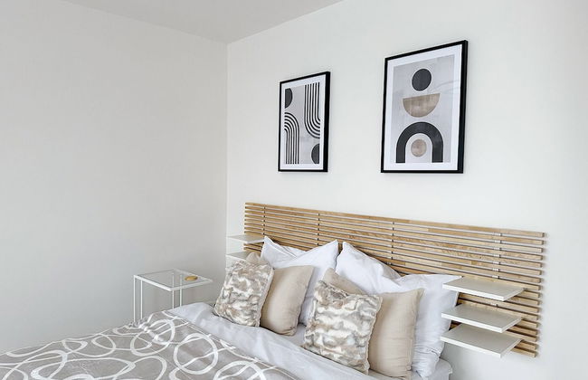 Spacious Work-focused Apartments in Prague 3 - Photo 9