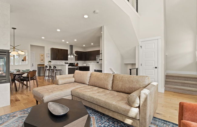 Contemporary Gem - Rooftop Deck & Private Hot Tub! - Foto 17