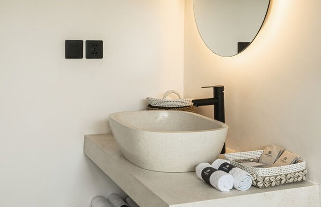 Udara by EVDEkimi - Spacious 4BR Pool villa with Lush garden at Artistic Center of Ubud - Photo 47