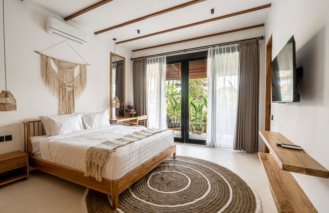 Udara by EVDEkimi - Spacious 4BR Pool villa with Lush garden at Artistic Center of Ubud - Photo 14