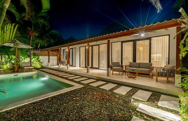 Udara by EVDEkimi - Spacious 4BR Pool villa with Lush garden at Artistic Center of Ubud - Photo 2