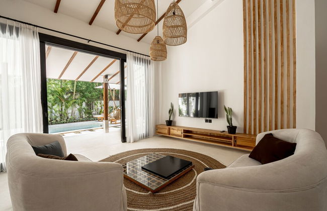 Udara by EVDEkimi - Spacious 4BR Pool villa with Lush garden at Artistic Center of Ubud - Photo 33