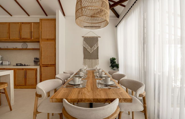 Udara by EVDEkimi - Spacious 4BR Pool villa with Lush garden at Artistic Center of Ubud - Photo 23