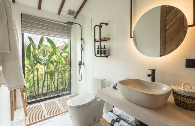 Udara by EVDEkimi - Spacious 4BR Pool villa with Lush garden at Artistic Center of Ubud - Photo 52