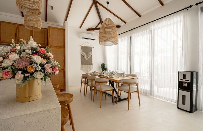 Udara by EVDEkimi - Spacious 4BR Pool villa with Lush garden at Artistic Center of Ubud - Photo 22