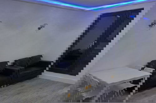 Foto 8 - Remarkable 3-bed Apartment in London