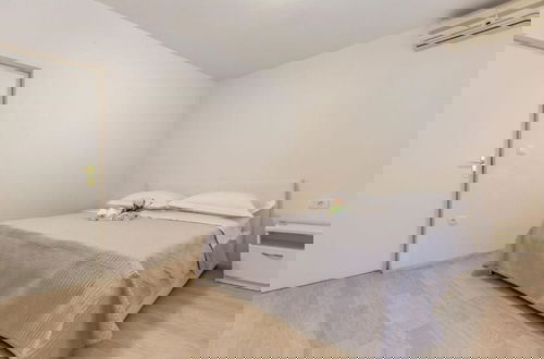Photo 3 - Tattoo - Modern & Free Parking - A6