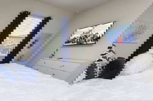 Foto 3 - 9 Bed Fun Rooms For Everyone Pool & Spa 9 Bedroom Home by RedAwning