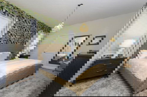 Foto 4 - 9 Bed Fun Rooms For Everyone Pool & Spa 9 Bedroom Home by RedAwning