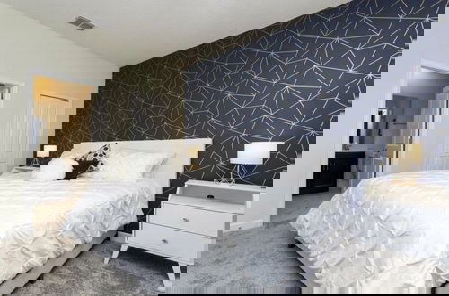 Foto 2 - 9 Bed Fun Rooms For Everyone Pool & Spa 9 Bedroom Home by RedAwning