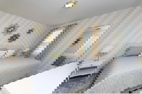Foto 5 - 9 Bed Fun Rooms For Everyone Pool & Spa 9 Bedroom Home by RedAwning