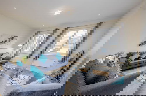 Foto 58 - Luxury 2 Bedroom Apartments with Parking