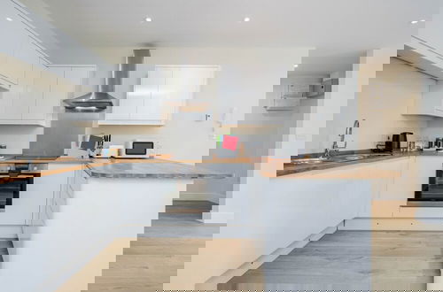 Foto 50 - Luxury 2 Bedroom Apartments with Parking