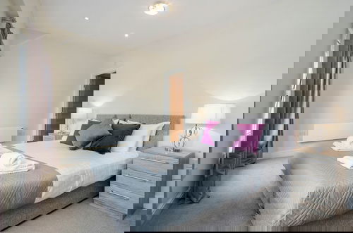 Foto 22 - Luxury 2 Bedroom Apartments with Parking