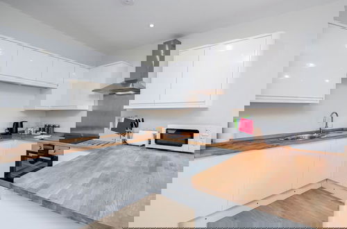 Foto 52 - Luxury 2 Bedroom Apartments with Parking