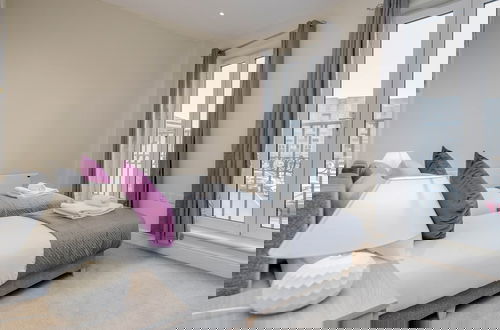 Foto 12 - Luxury 2 Bedroom Apartments with Parking